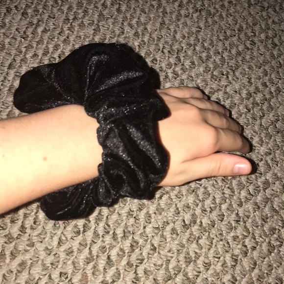 Huge Scrunchies - Picture 2 of 3